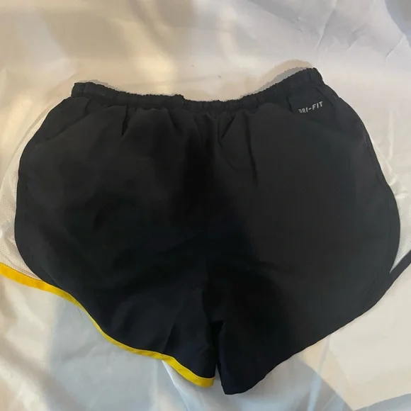 Nike Livestrong black and white shorts - Picture 3 of 3